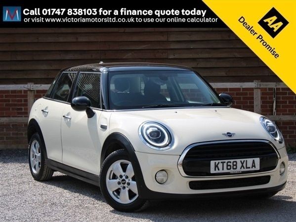 White Used 2018 Mini Cooper Hatch Hatchback | £12,995 (Fair price) - Image 1/1