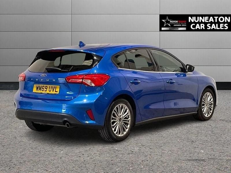 Begagnad Ford Focus Titanium X 125 HK (91 kW) 2020 Blå Halvkombi