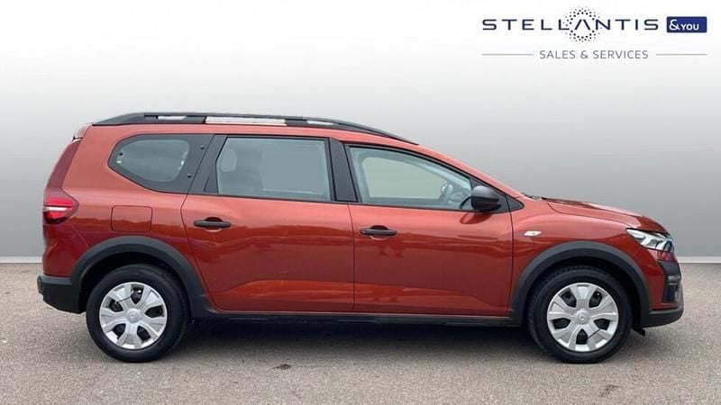Brown Used 2022 Dacia Jogger Essentiel MPV | £13,126 (Fair price) - Image 1/4