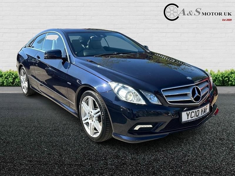 Usado Mercedes E350 228 HP (167 kW) 2010 Azul Coupé
