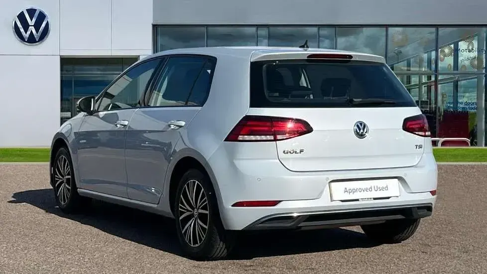 Used VW Golf VII SE 125 HP (91 kW) 2017 Silver Hatchback