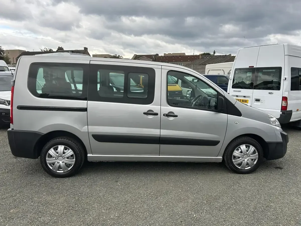 Used Peugeot TePee Comfort 130 HP (95 kW) 2015 Silver MPV