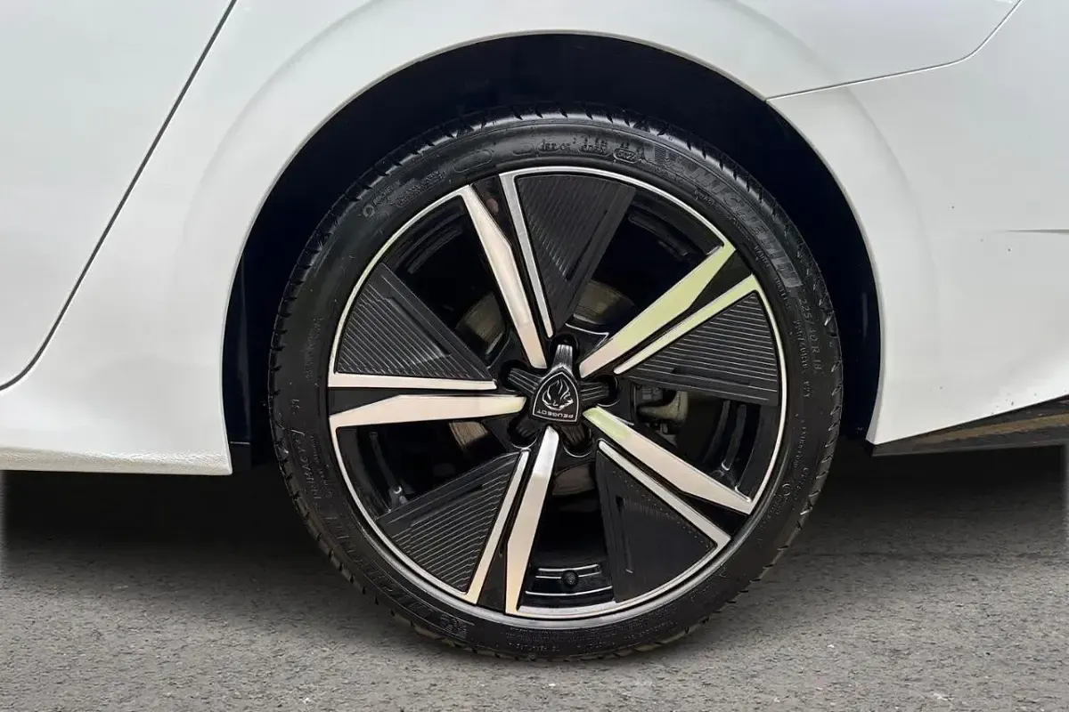 Used Peugeot 308 SW GT 134 HP (98 kW) 2025 White Estate