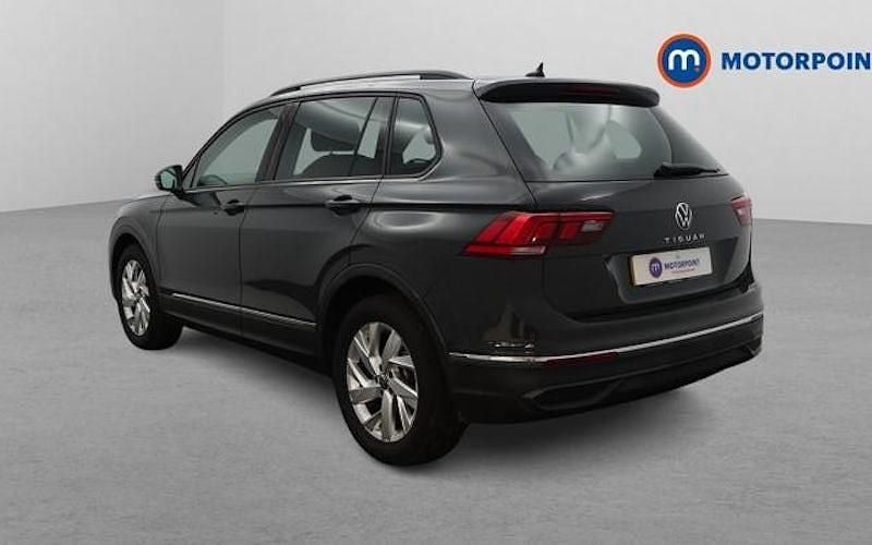 Usado VW Tiguan Life 150 HP (110 kW) 2022 Cinzento SUV