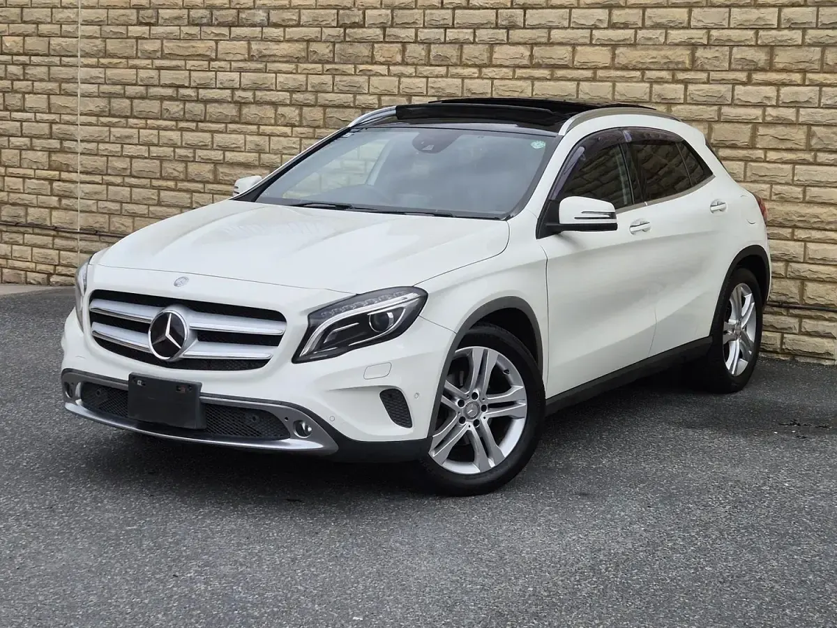 Used Mercedes GLA180 AMG line 122 HP (89 kW) 2015 White SUV