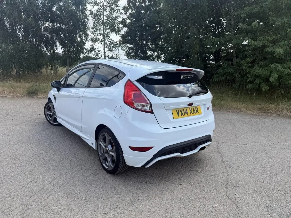 Used Ford Fiesta ST 182 HP (133 kW) 2014 White Hatchback
