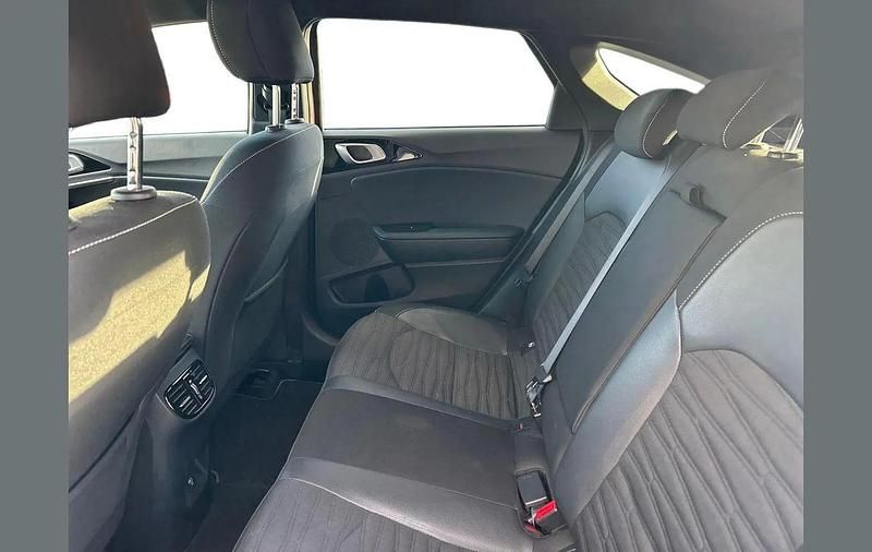 Used Kia ProCeed GT-Line 157 HP (115 kW) 2023 Orange Estate