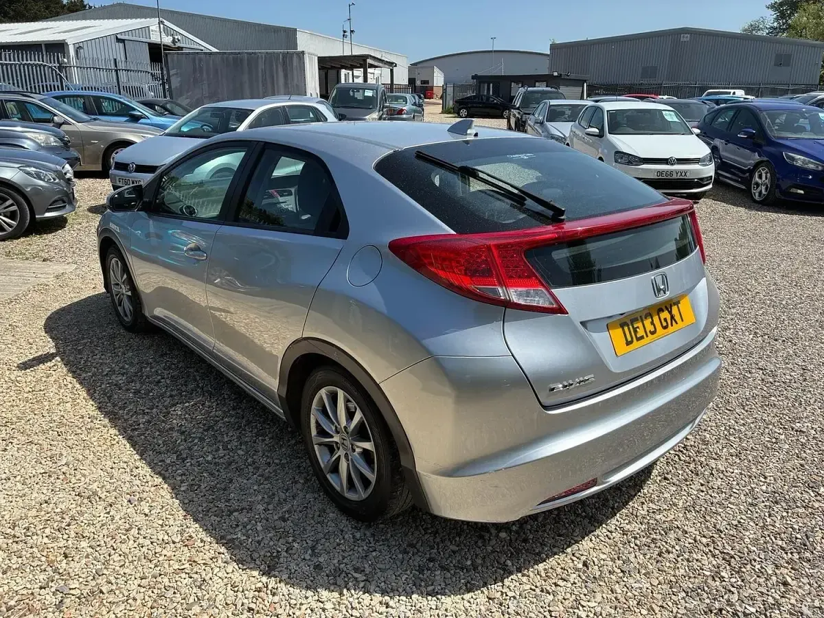 Käytetty Honda Civic ES 142 HP (104 kW) 2013 Hopea Viistoperä