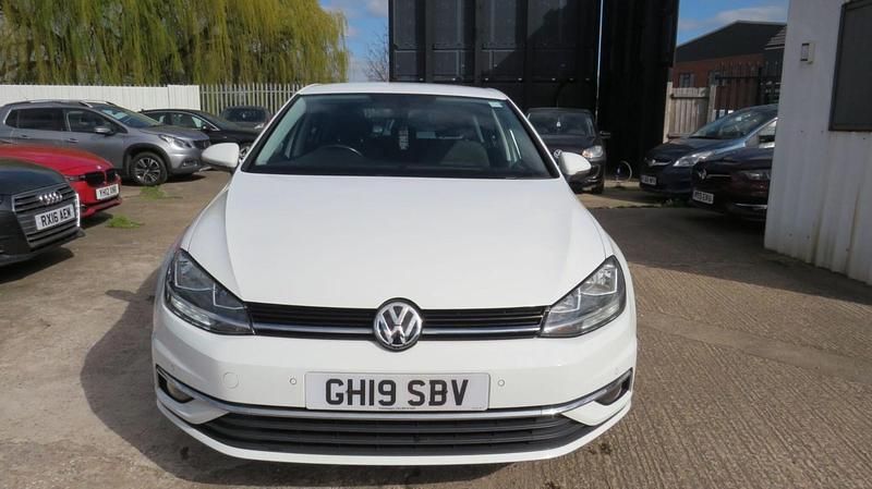 Begagnad VW Golf VII Match 2019 Vit Halvkombi