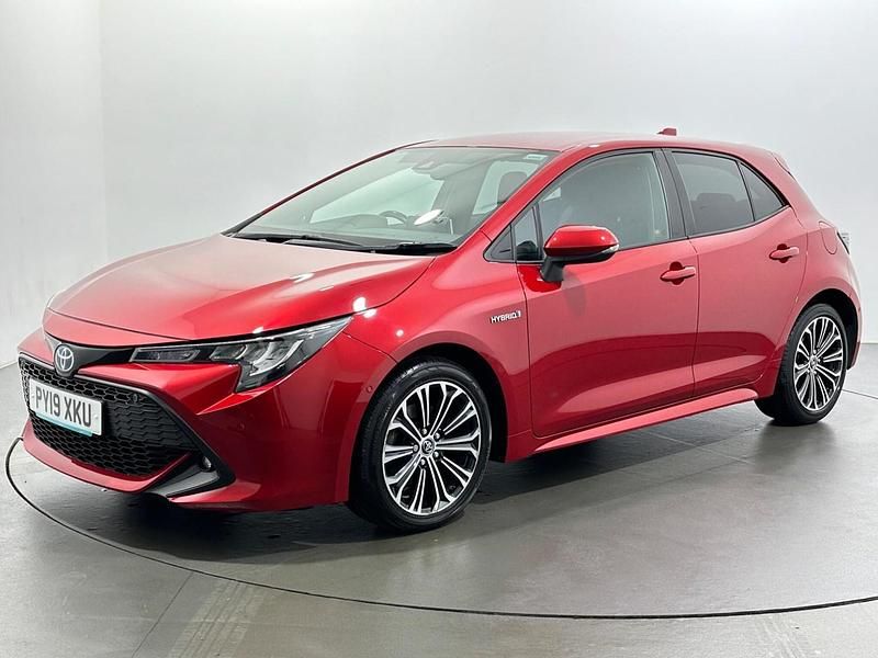 Used Toyota Corolla Design 184 HP (135 kW) 2019 Red Hatchback
