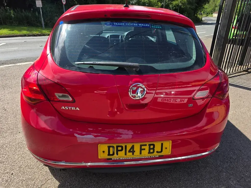 Used Vauxhall Astra Design Edition 2014 Red Hatchback