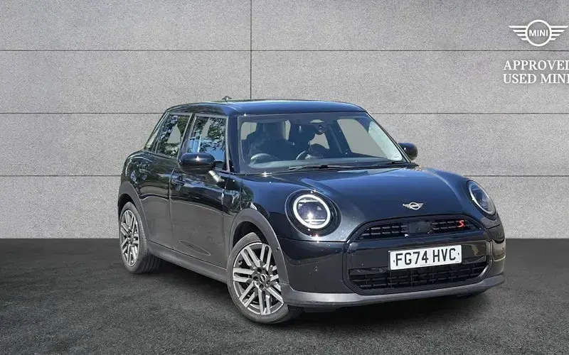 Used Mini Cooper Classic 204 HP (150 kW) 2024 Hatchback