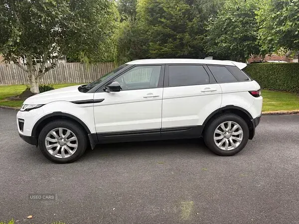 Used Land Rover Range Rover evoque SE 2018 White Estate
