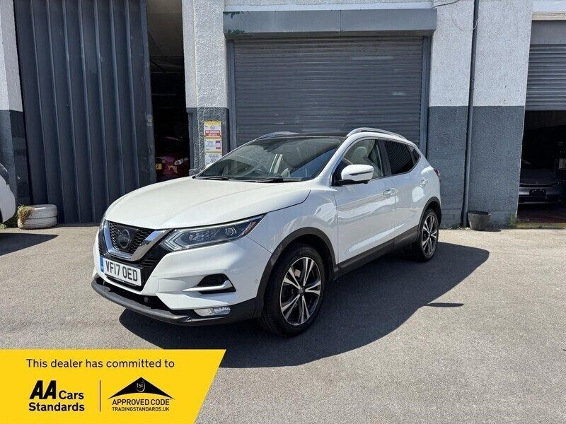 White Used 2017 Nissan Qashqai Tekna SUV | £10,990 (Fair price) - Image 1/4