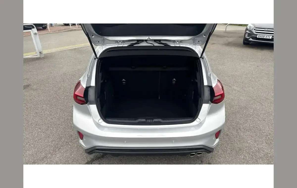 Used Ford Focus ST-Line 153 HP (112 kW) 2025 Silver Hatchback