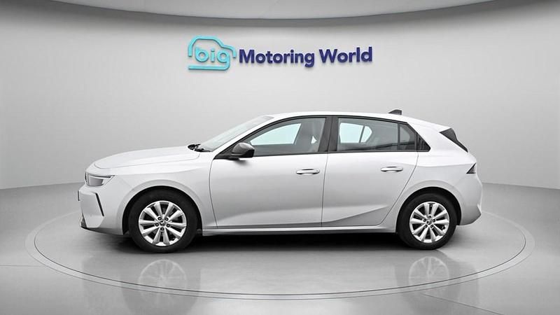 Used Vauxhall Astra Design Edition 130 HP (95 kW) 2023 Grey Hatchback