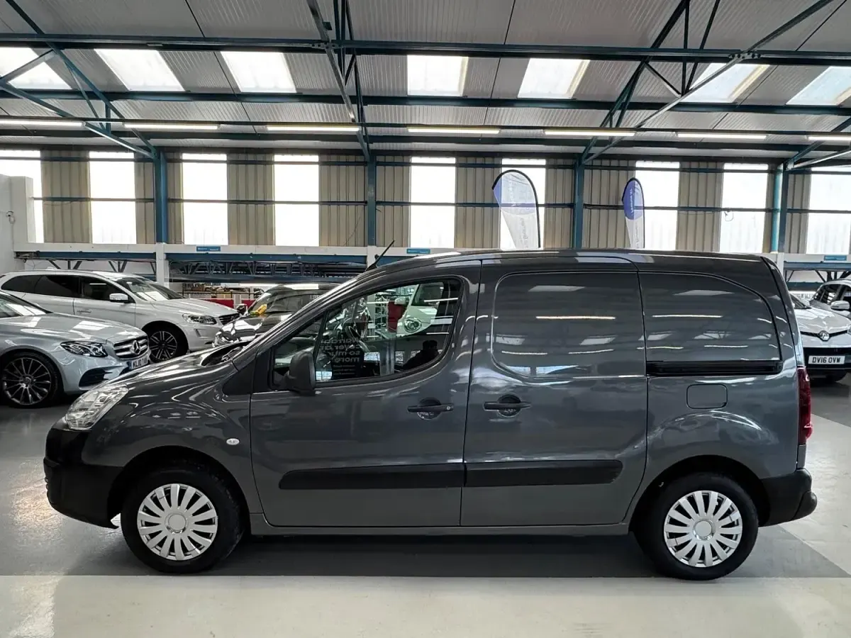 Used Citroën Berlingo 75 HP (55 kW) 2018 Grey MPV