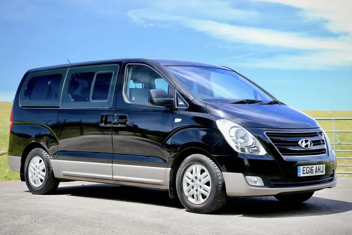 Used Hyundai I800 SE 170 HP (125 kW) 2016 Black MPV