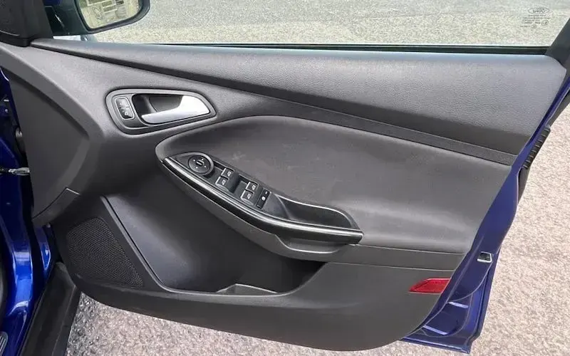 Used Ford Focus Titanium 125 HP (91 kW) 2015 Blue Hatchback