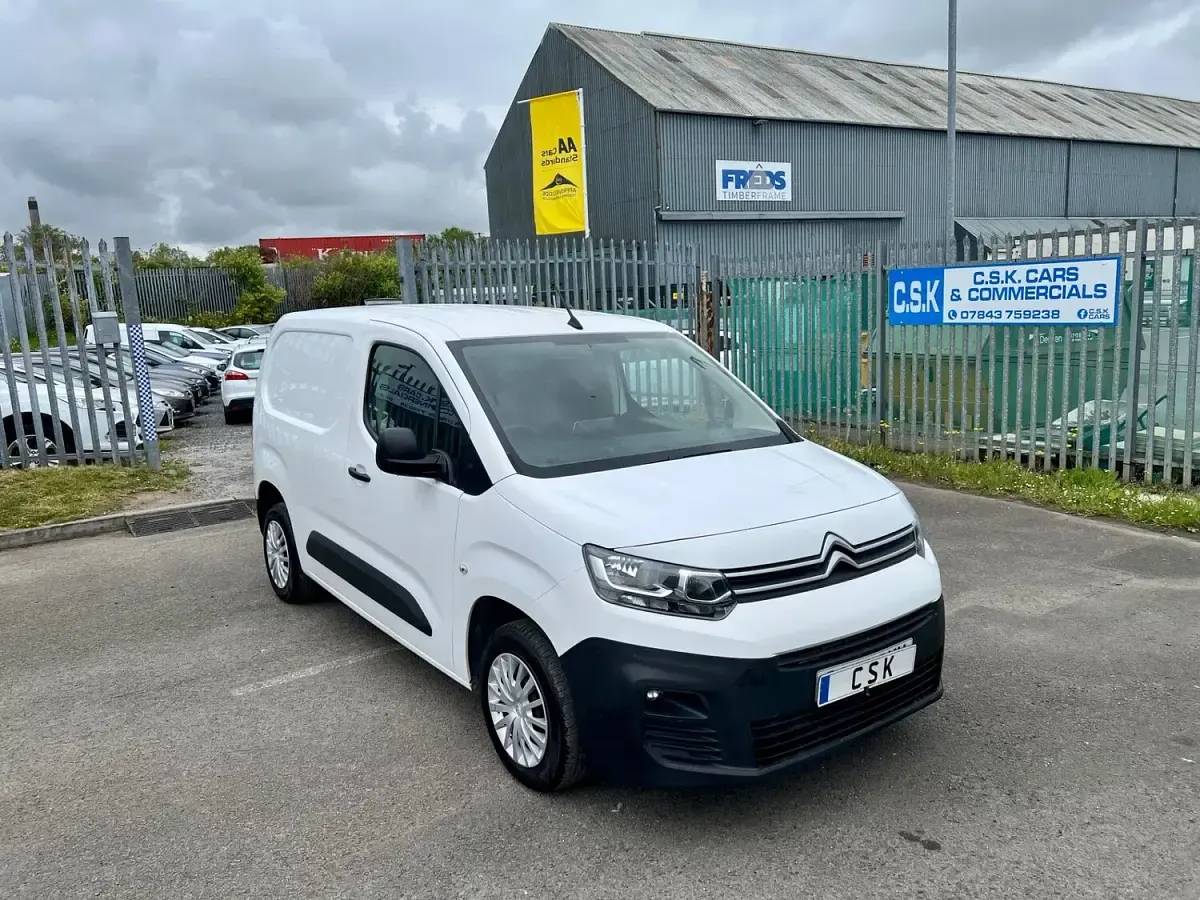 Used Citroën Berlingo Start 75 HP (55 kW) 2020 White MPV