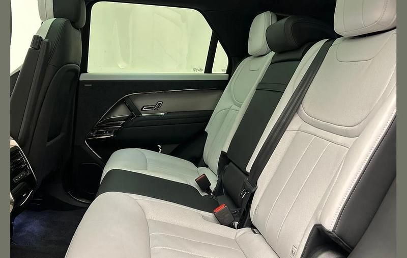 Second-hand Land Rover Range Rover Sport SE Dynamic 434 CP (319 kW) 2023 Negru SUV