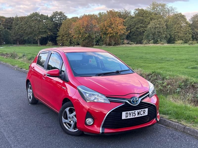 Red Used 2015 Toyota Yaris Hybrid Hatchback | £6,995 - Image 1/4