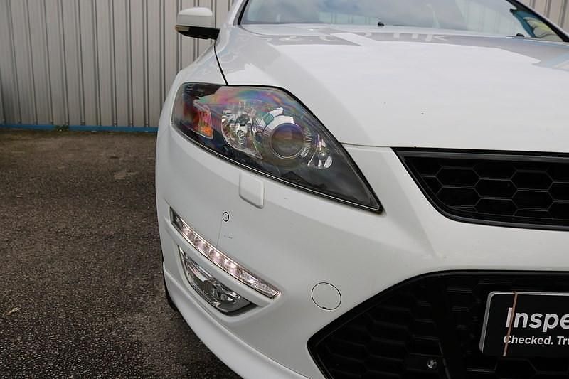 Used Ford Mondeo Titanium X 163 HP (119 kW) 2014 White Hatchback