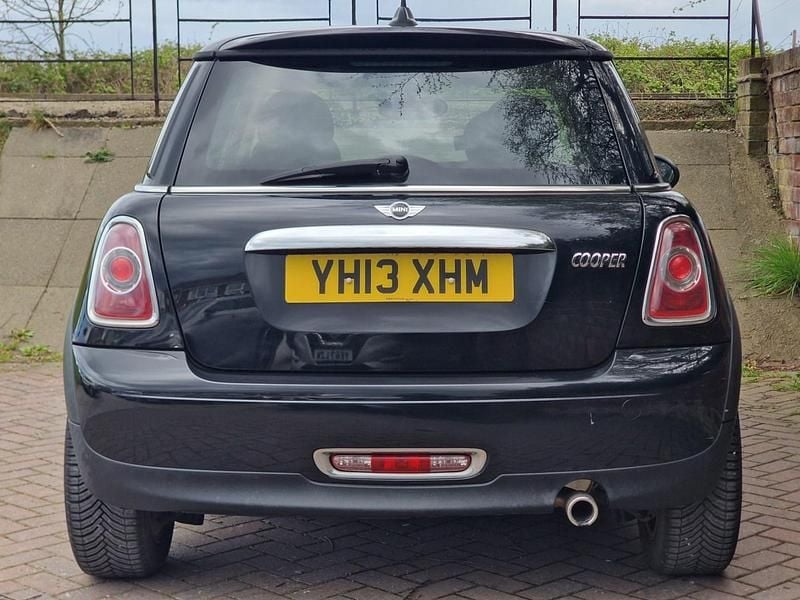 Usado Mini Cooper Hatch 122 HP (89 kW) 2013 Preto Citadino
