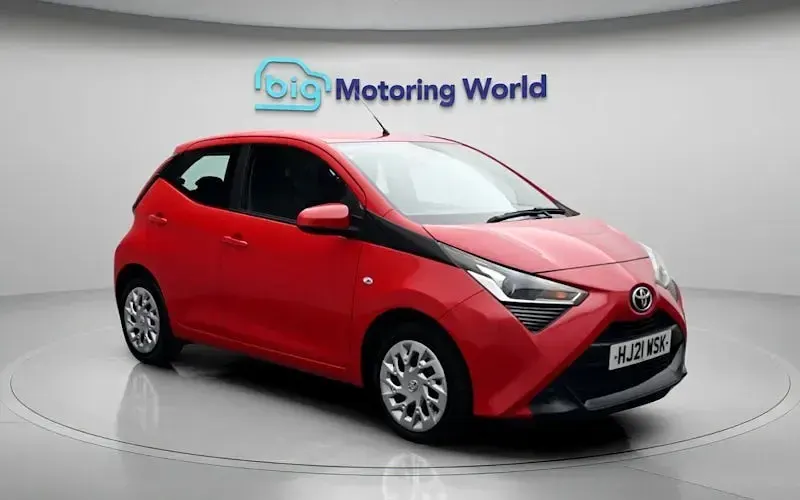 Used Toyota Aygo X-play 72 HP (52 kW) 2021 Red Hatchback