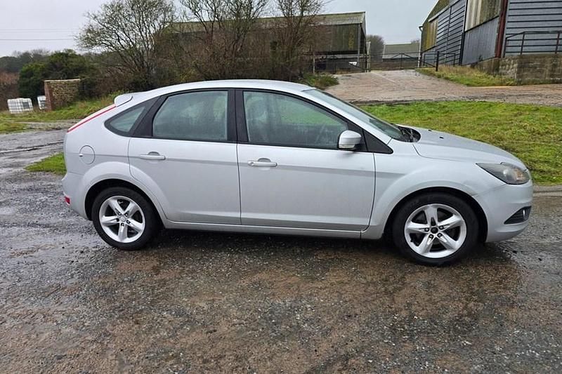 Silver Used 2010 Ford Focus Zetec Hatchback | £1,695 (Fair price) - Image 1/1