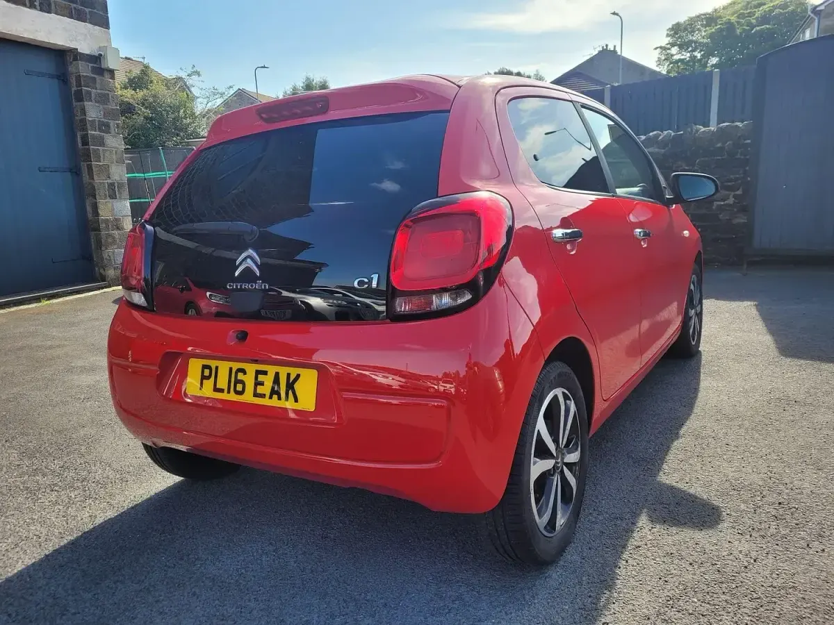 Usado Citroën C1 Flair 82 CV (60 kW) 2016 Rojo Utilitario