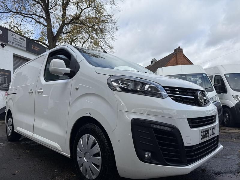 White Used 2019 Vauxhall Vivaro Sportive Van | £9,495 (Fair price) - Image 1/4
