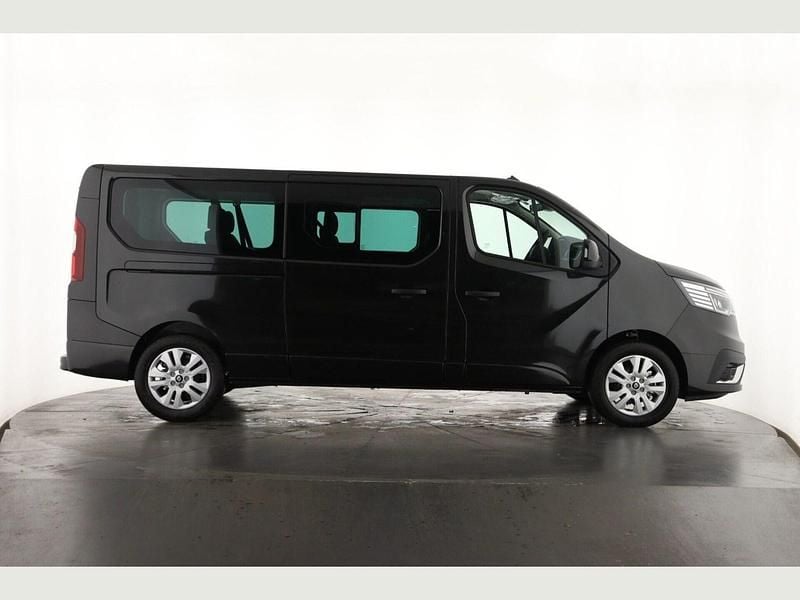New Renault Trafic 2025 Black MPV