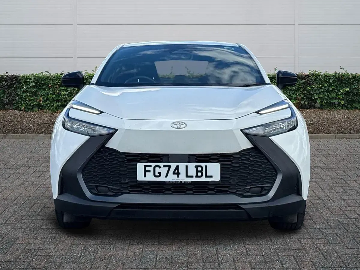 Used Toyota C-HR 140 HP (102 kW) 2024 White SUV