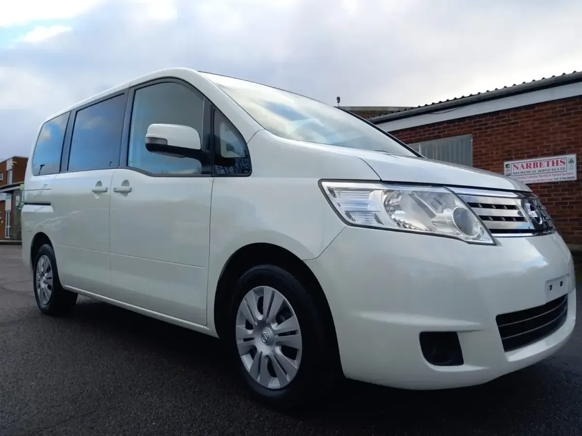 Used Nissan Serena 2010 White MPV