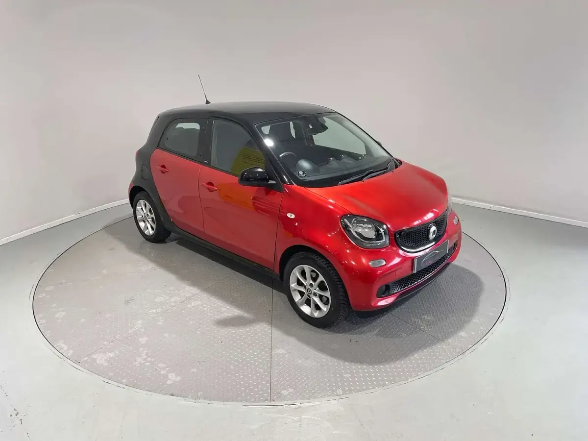Used Smart ForFour Passion 71 HP (52 kW) 2016 Red Hatchback