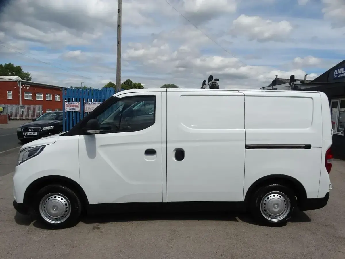 Used Maxus eDeliver 3 89 kW (122 HP) 2021 White Van