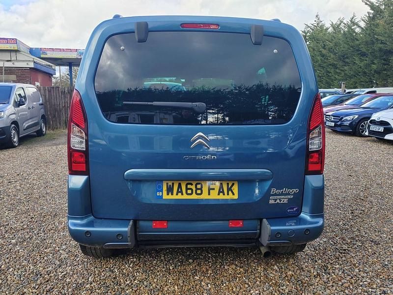 Used Citroën Berlingo Flair 100 HP (73 kW) 2019 Blue MPV