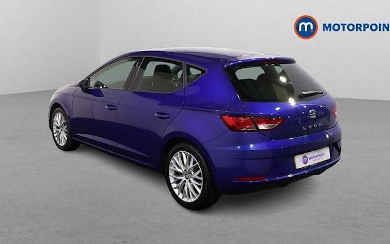 Used Seat Leon SE Dynamic 116 HP (85 kW) 2020 Blue Hatchback