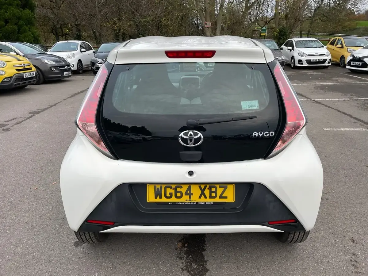Used Toyota Aygo X-play 69 HP (50 kW) 2015 White Hatchback