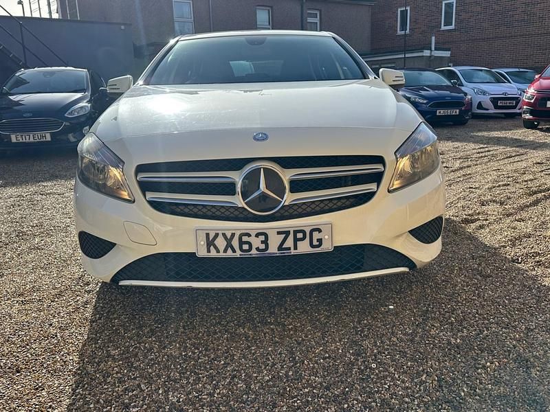 Used Mercedes A180 SE 2013 White Hatchback