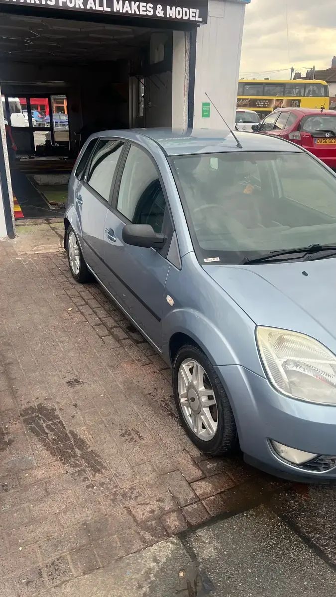 Used Ford Fiesta Ghia 100 HP (73 kW) 2005 Blue Hatchback
