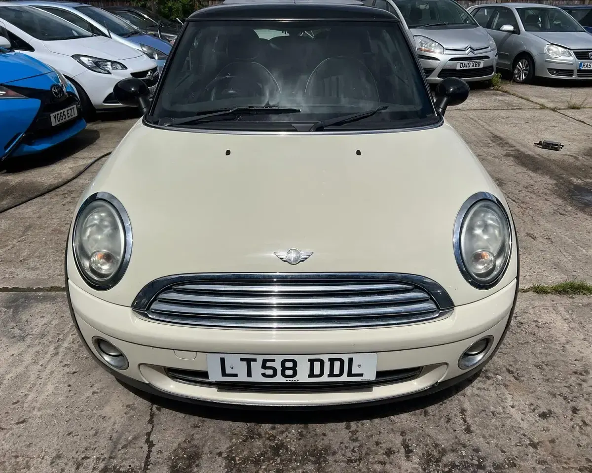 Used Mini Cooper Hatch 2008 White Hatchback