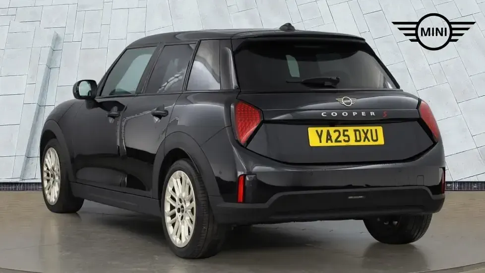 Used Mini Cooper S Hatch 201 HP (147 kW) 2025 Black Hatchback