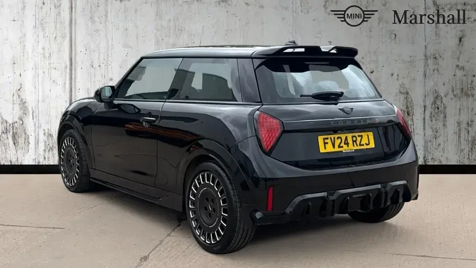 Usado Mini Cooper Sport 204 CV (150 kW) 2024 Negro Utilitario