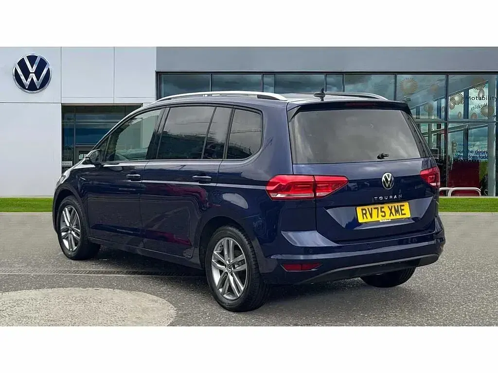 Used VW Touran Match 150 HP (110 kW) 2025 Atlantic blue metallic MPV