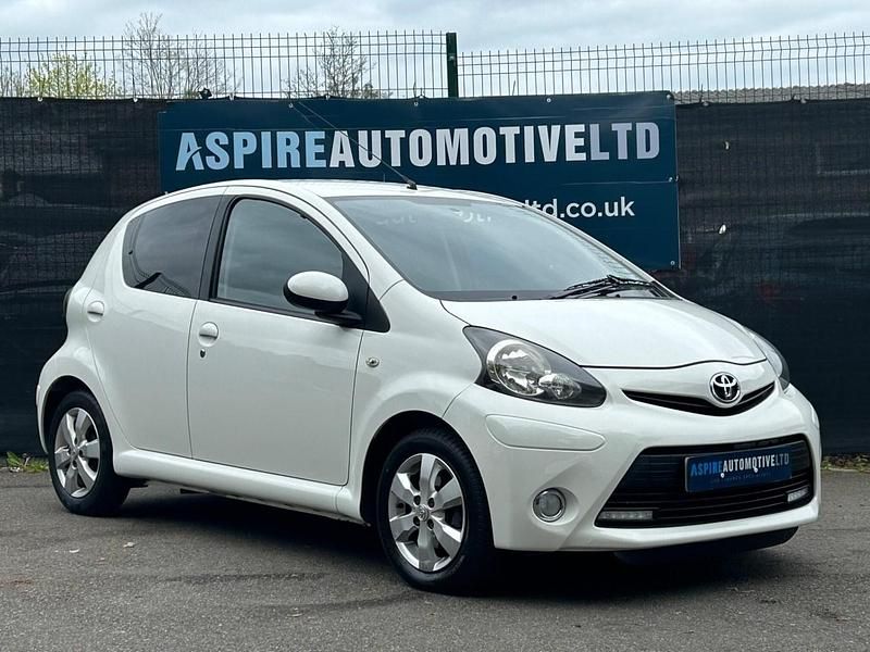 Used Toyota Aygo 68 HP (50 kW) 2013 White Hatchback