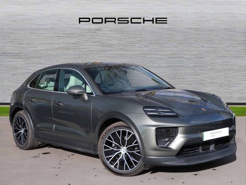 Aventurine green metallic New 2025 Porsche Macan 4 Electric SUV | £75,850 - Image 1/4