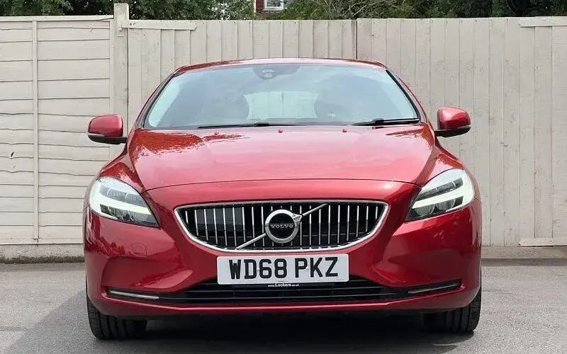 Used Volvo V40 Inscription 152 HP (111 kW) 2019 Hatchback