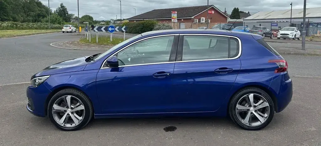 Used Peugeot 308 Allure 130 HP (95 kW) 2017 Blue Hatchback